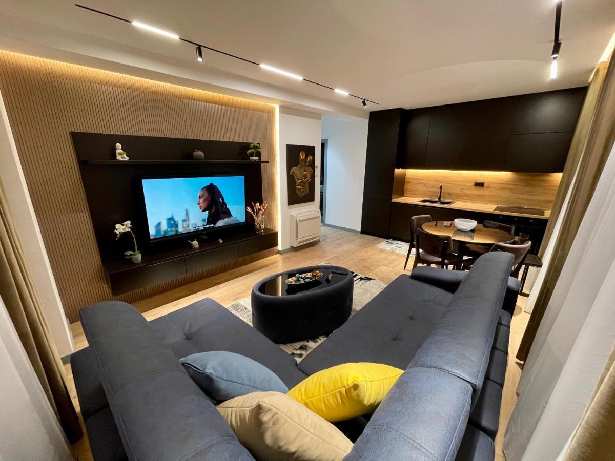 Queens Luxury * Tiranë