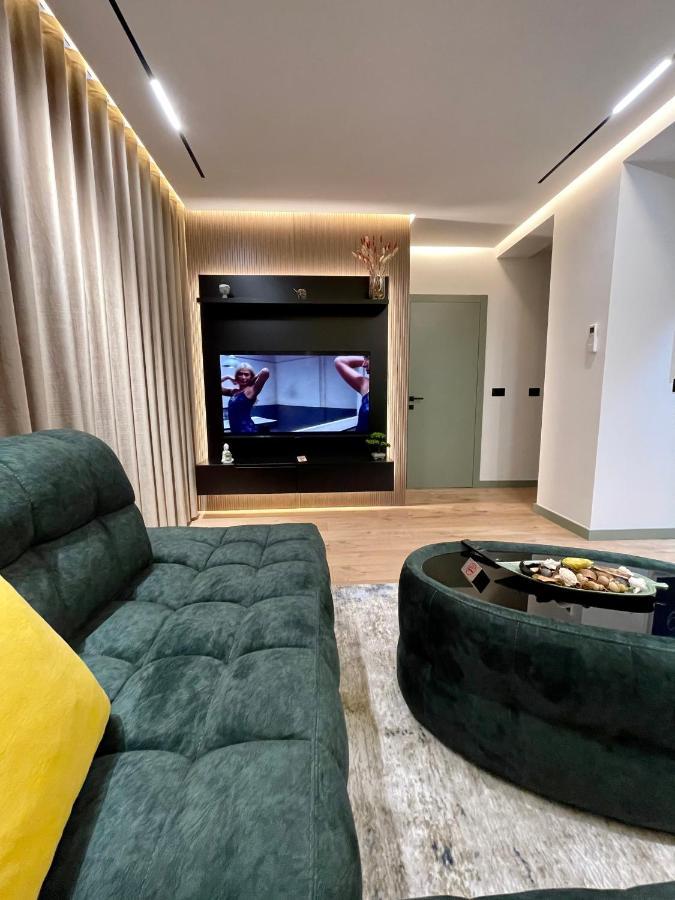 Queens Luxury *