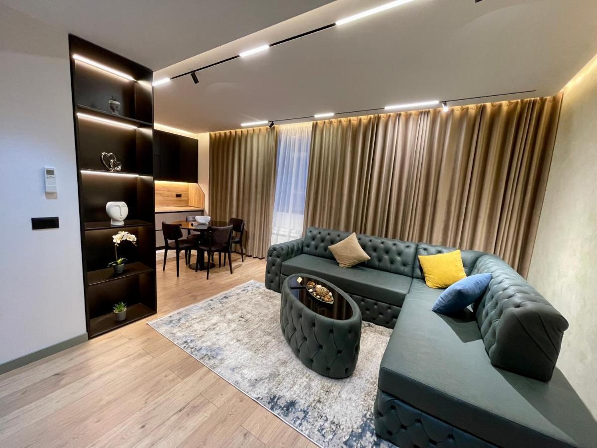 Queens Luxury * Tirana