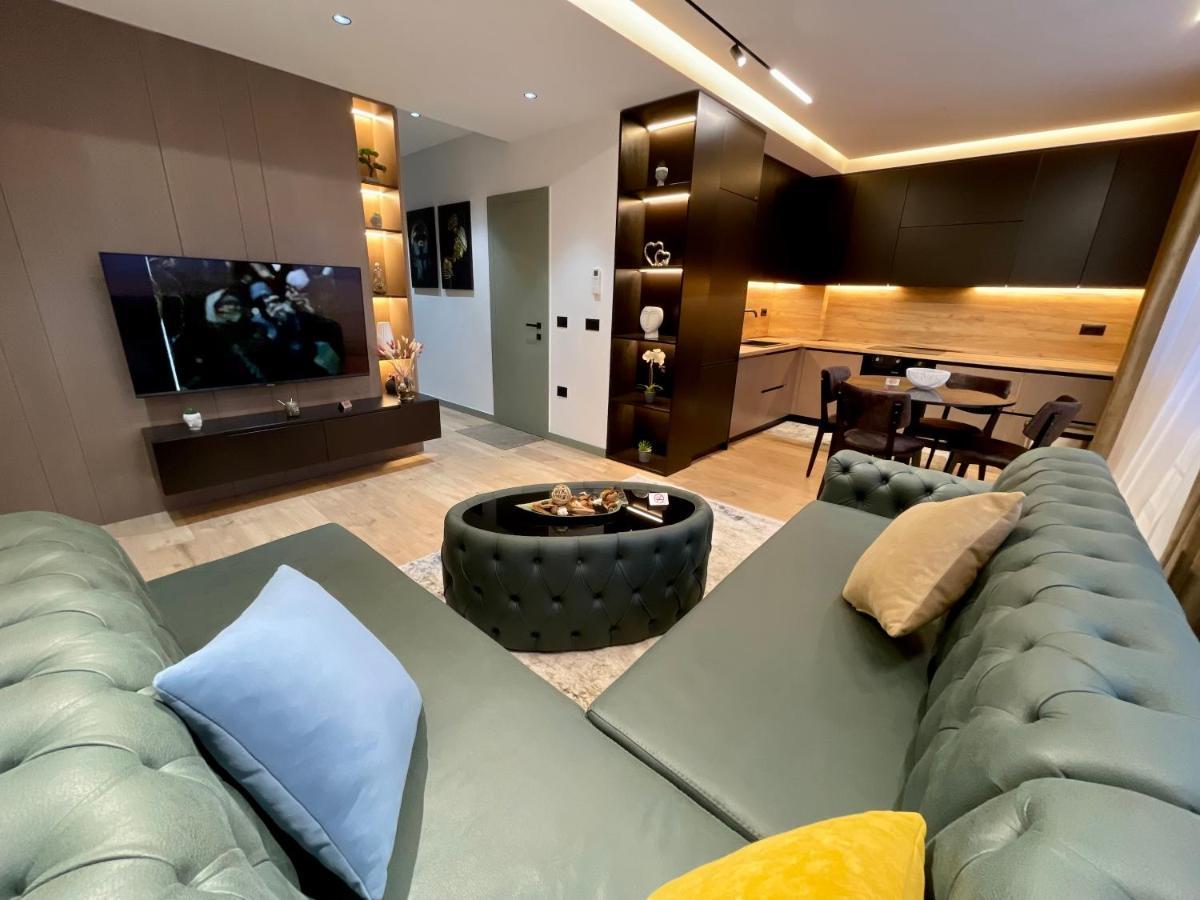 Queens Luxury Leilighet Tiranë