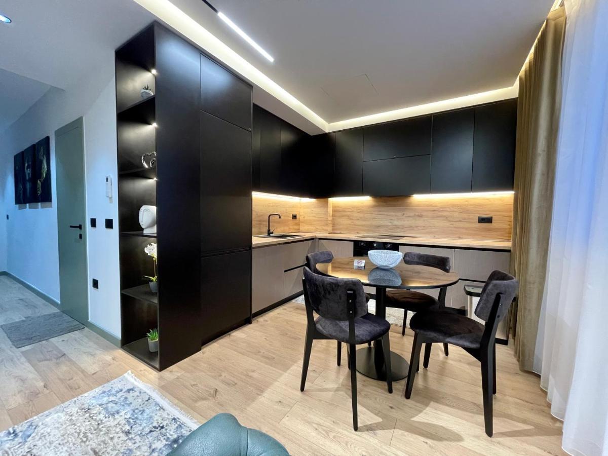 Queens Luxury Apartament *